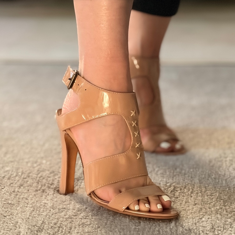 Manolo Blahnik Nude Heels Sandals
